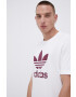 adidas Originals Bavlněné tričko bílá barva s potiskem - Pepit.cz