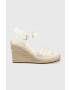 Calvin Klein Sandály WEDGE 70HH - HE dámské bílá barva na klínku HW0HW01499 - Pepit.cz