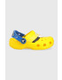 Crocs Dětské pantofle x Minions žlutá barva - Pepit.cz