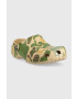 Crocs Pantofle Classic Printed Camo Clog pánské zelená barva 206454.2Y6.M-CHAI.TAN - Pepit.cz