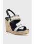 Tommy Hilfiger Sandály GOLDEN WEBBING WEDGE dámské tmavomodrá barva na klínku FW0FW07089 - Pepit.cz