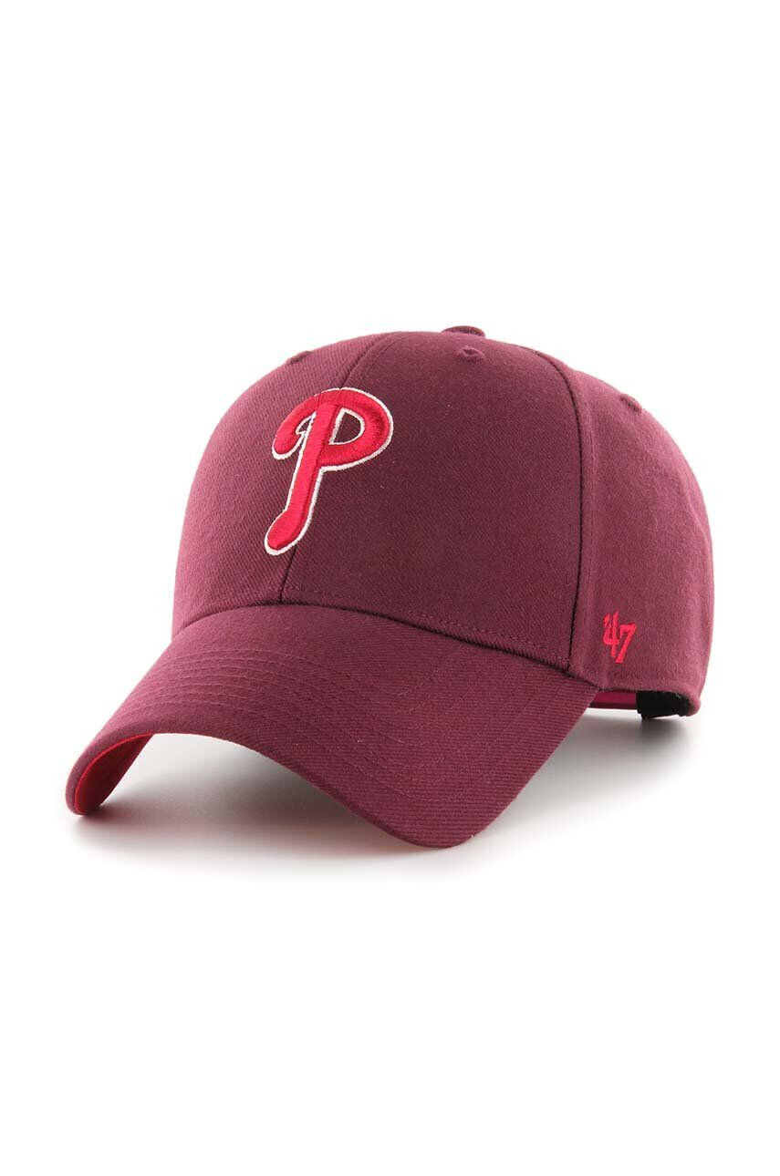 47brand Bavlněná baseballová čepice MLB Philadelphia Phillies vínová barva s aplikací - Pepit.cz