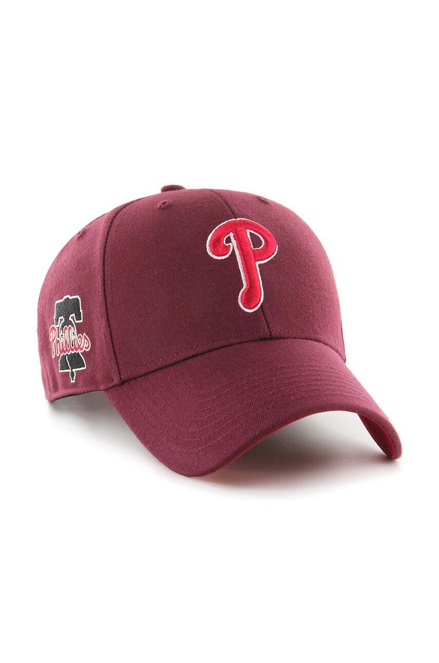 47brand Bavlněná baseballová čepice MLB Philadelphia Phillies vínová barva s aplikací - Pepit.cz