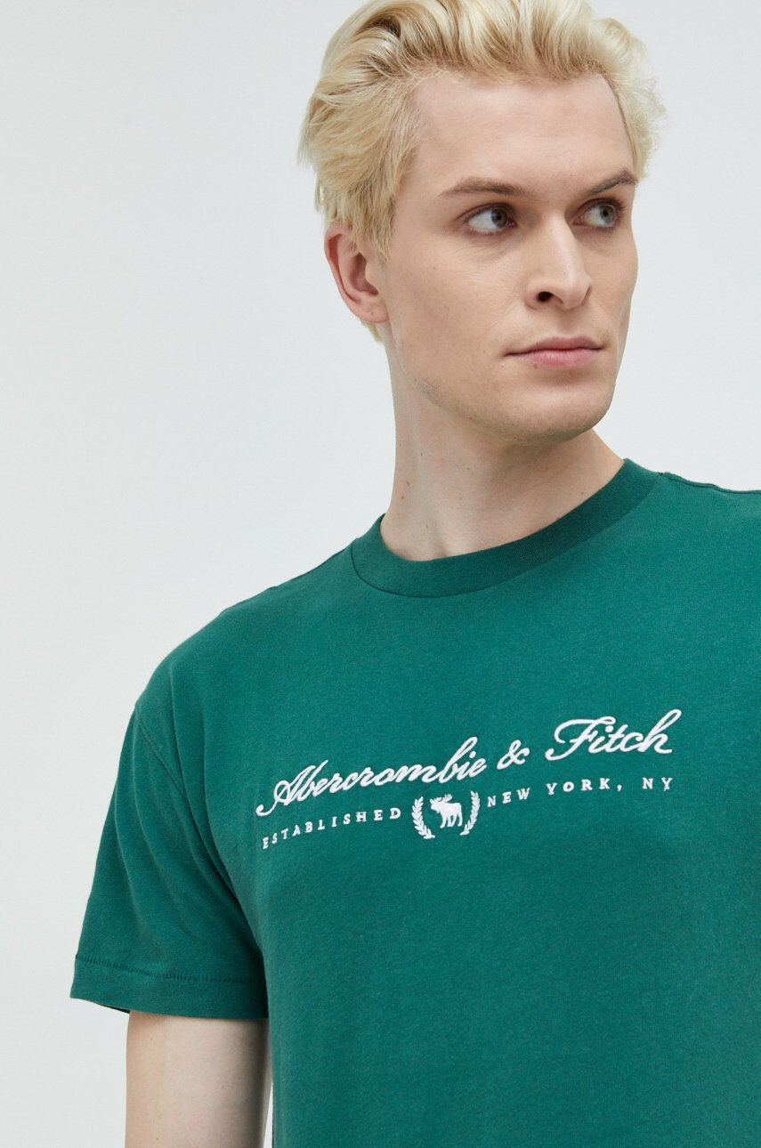 Abercrombie & Fitch Bavlněné tričko zelená barva s aplikací - Pepit.cz