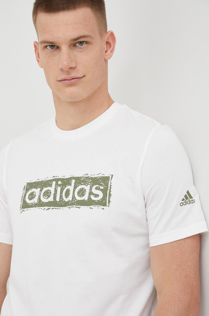 adidas Bavlněné tričko bílá barva s potiskem - Pepit.cz