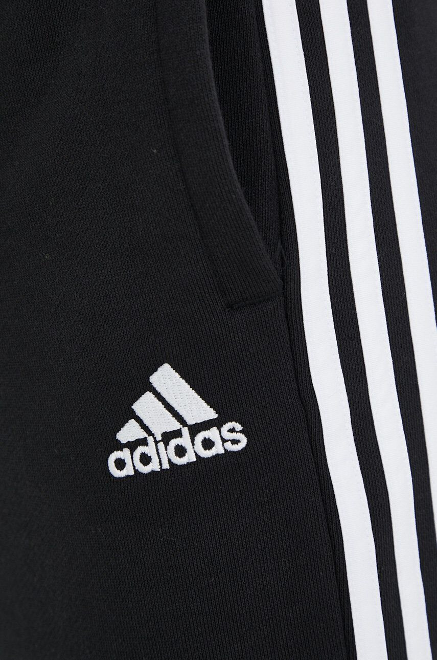 adidas Bavlněné tepláky černá barva s aplikací - Pepit.cz