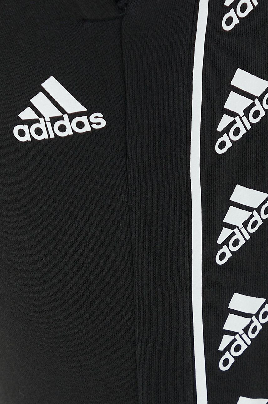 adidas Bavlněné tepláky černá barva s potiskem - Pepit.cz