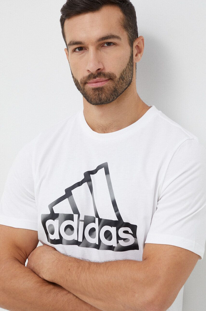 adidas Bavlněné tričko bílá barva s potiskem - Pepit.cz