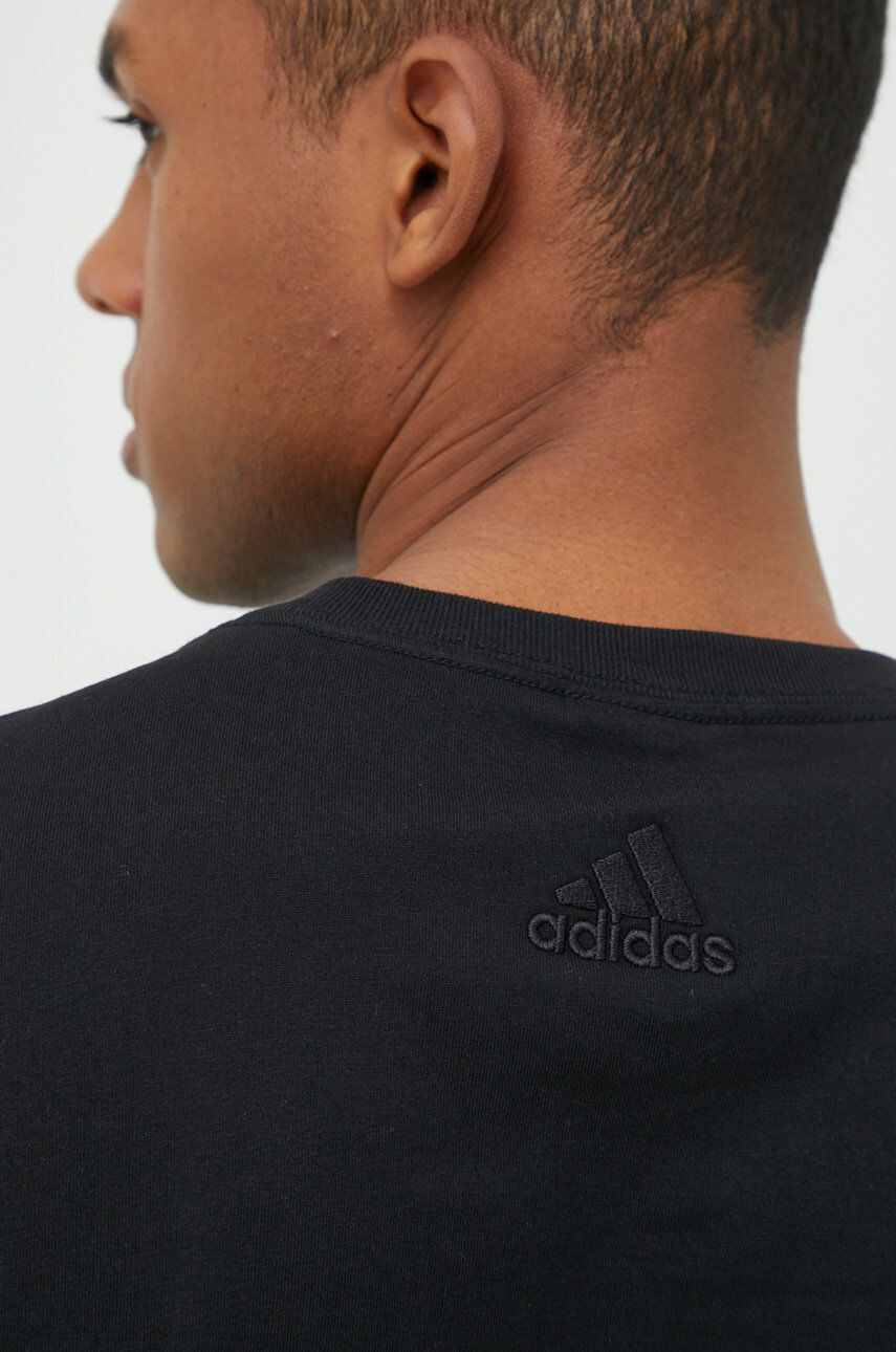 adidas Bavlněné tričko s dlouhým rukávem černá barva s potiskem - Pepit.cz