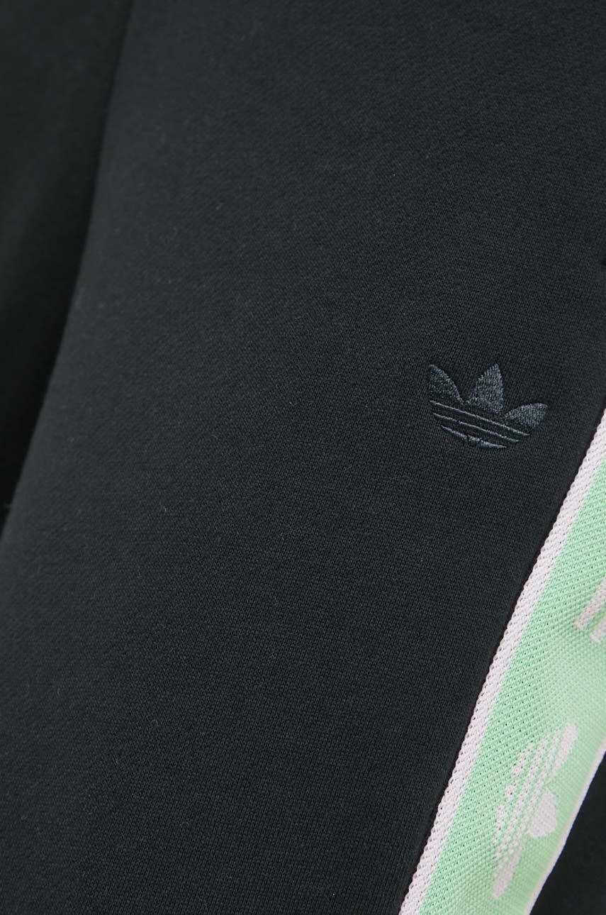 adidas Originals Bavlněné tepláky černá barva s aplikací - Pepit.cz