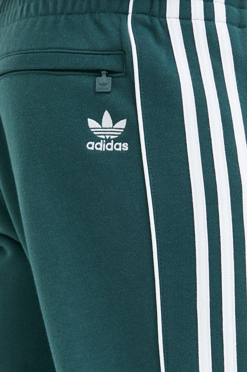 adidas Originals Bavlněné tepláky zelená barva s aplikací - Pepit.cz