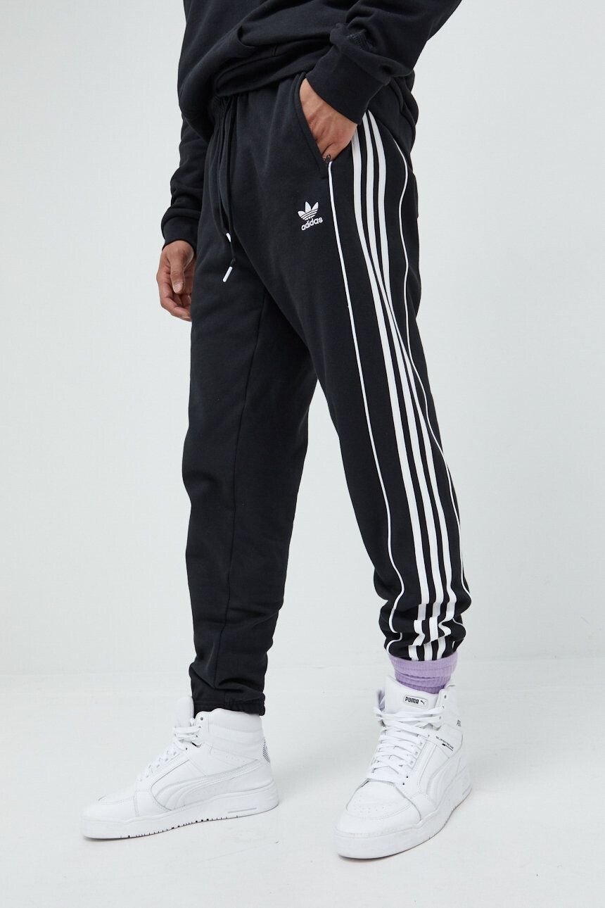 adidas Originals Bavlněné tepláky černá barva - Pepit.cz