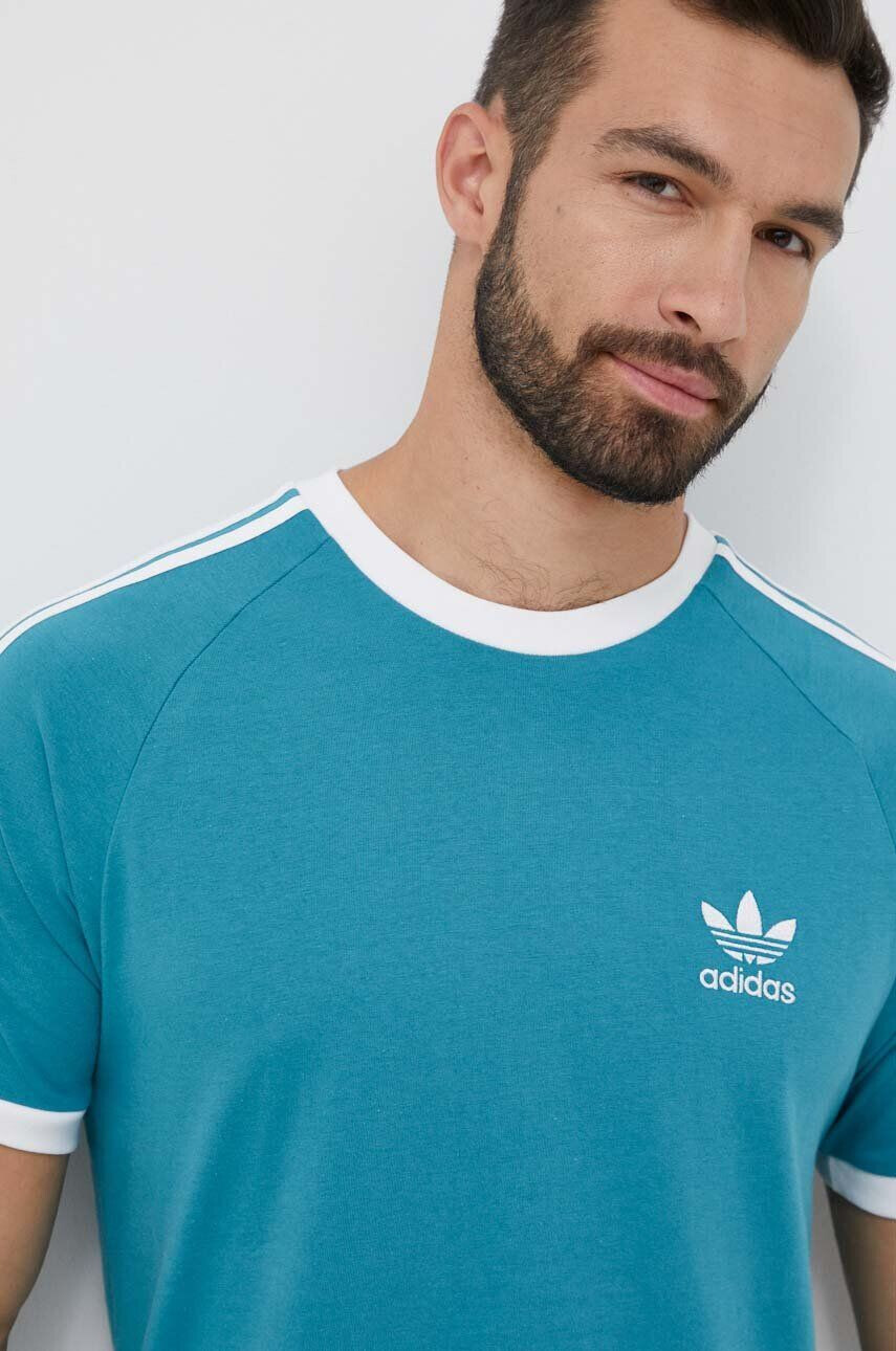 adidas Originals Bavlněné tričko tyrkysová barva s aplikací - Pepit.cz