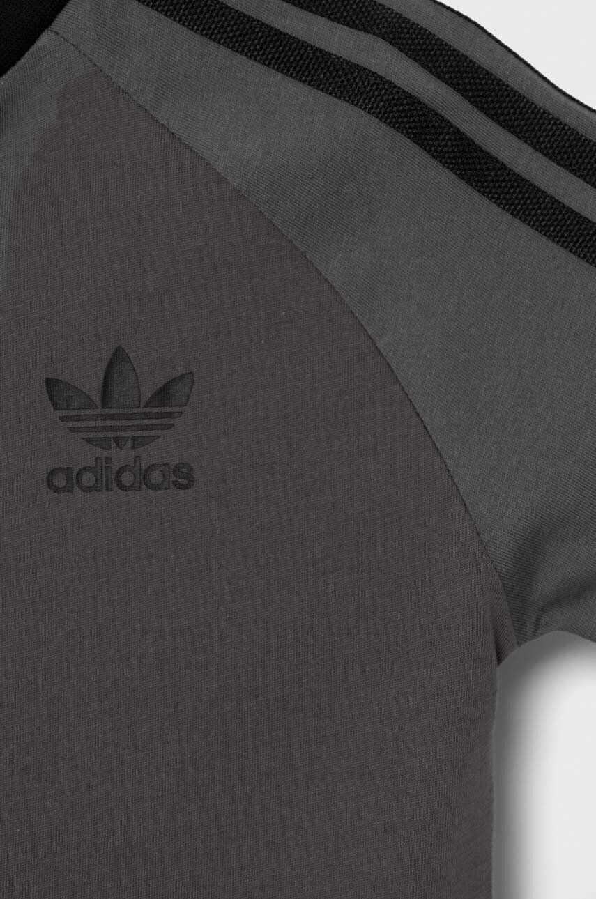 adidas Originals Bavlněné tričko šedá barva s aplikací - Pepit.cz