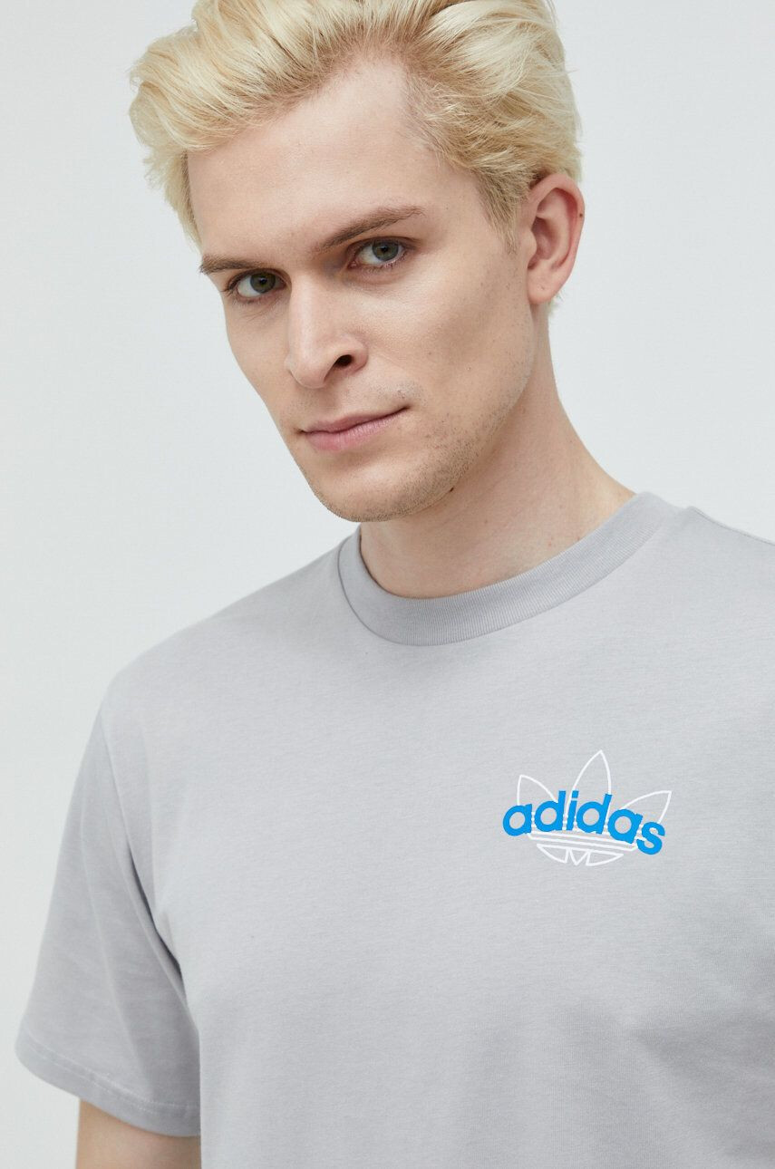 adidas Originals Bavlněné tričko šedá barva s potiskem - Pepit.cz