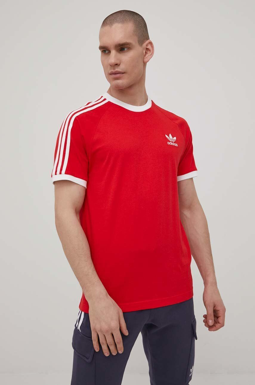 adidas Originals Bavlněné tričko Adicolor HE9547 červená barva s aplikací HE9547-VIVRED - Pepit.cz