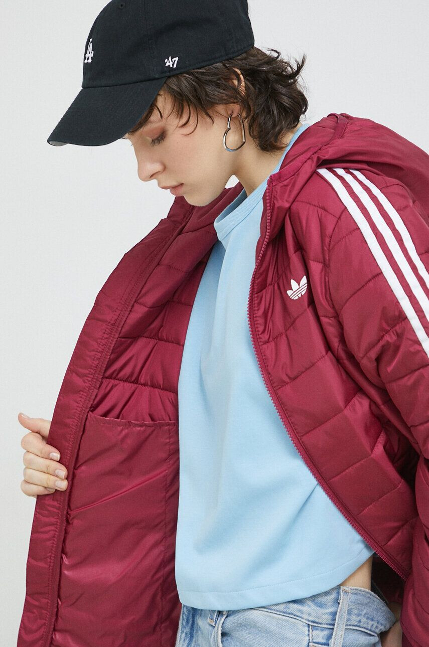 adidas Originals Bunda dámská vínová barva přechodná - Pepit.cz