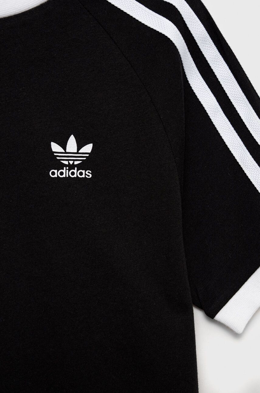 adidas Originals Dětské tričko černá barva s aplikací - Pepit.cz