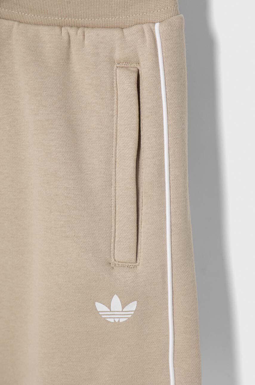 adidas Originals Dětská bavlněná souprava béžová barva - Pepit.cz