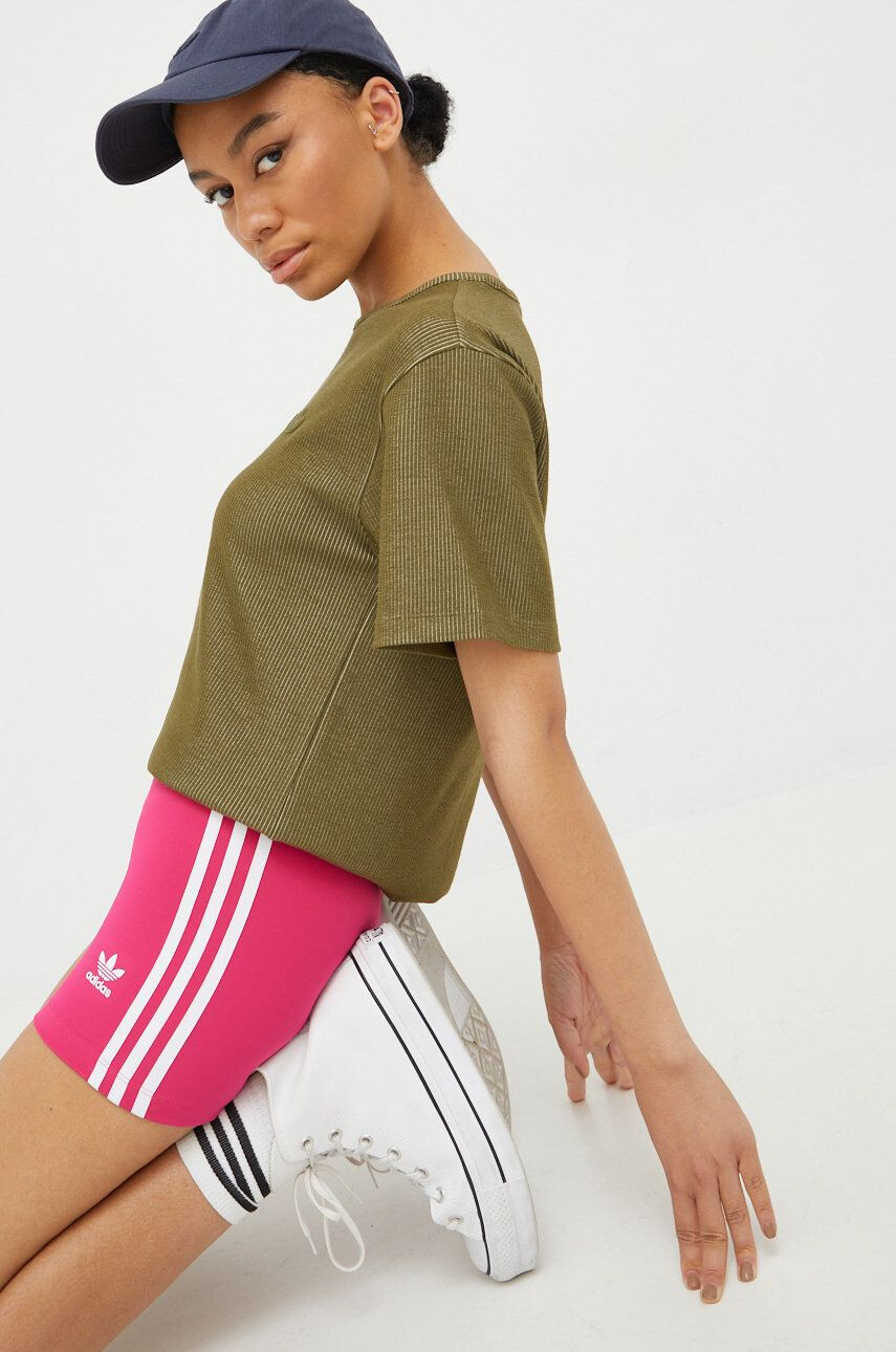 adidas Originals Kraťasy Adicolor dámské růžová barva s aplikací high waist HG6123-REMAG - Pepit.cz