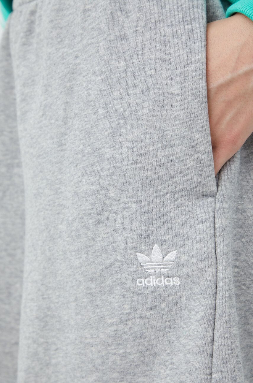 adidas Originals Kraťasy Adicolor HC0629 dámské šedá barva melanžové medium waist - Pepit.cz