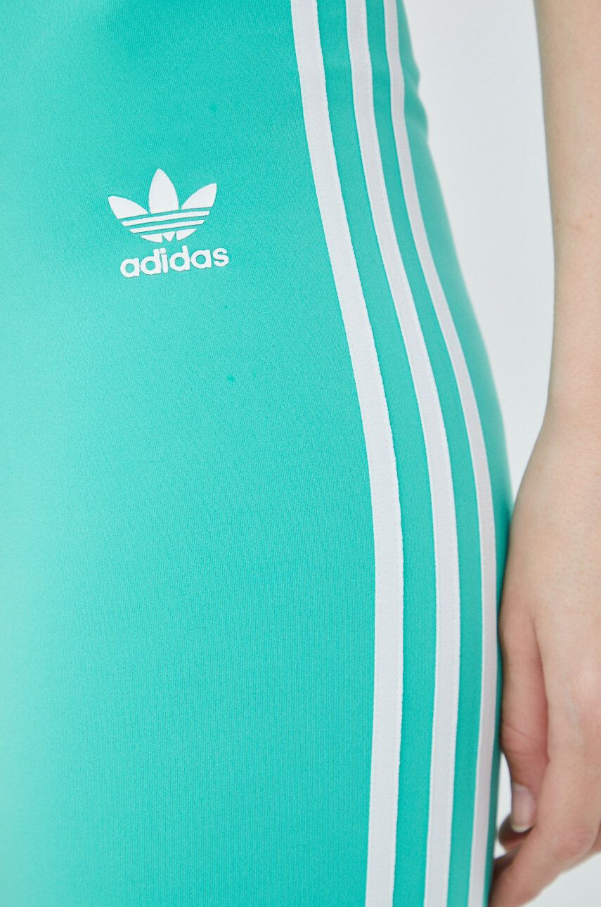 adidas Originals Kraťasy Adicolor HE9503 dámské zelená barva s aplikací high waist HE9503-HIREGR - Pepit.cz