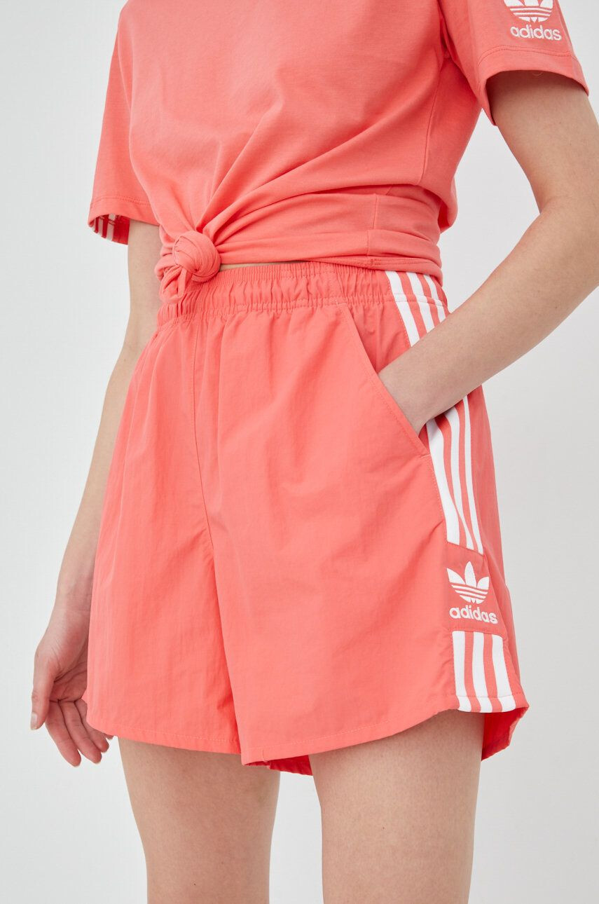 adidas Originals Kraťasy Adicolor HF7454 dámské růžová barva s aplikací high waist - Pepit.cz