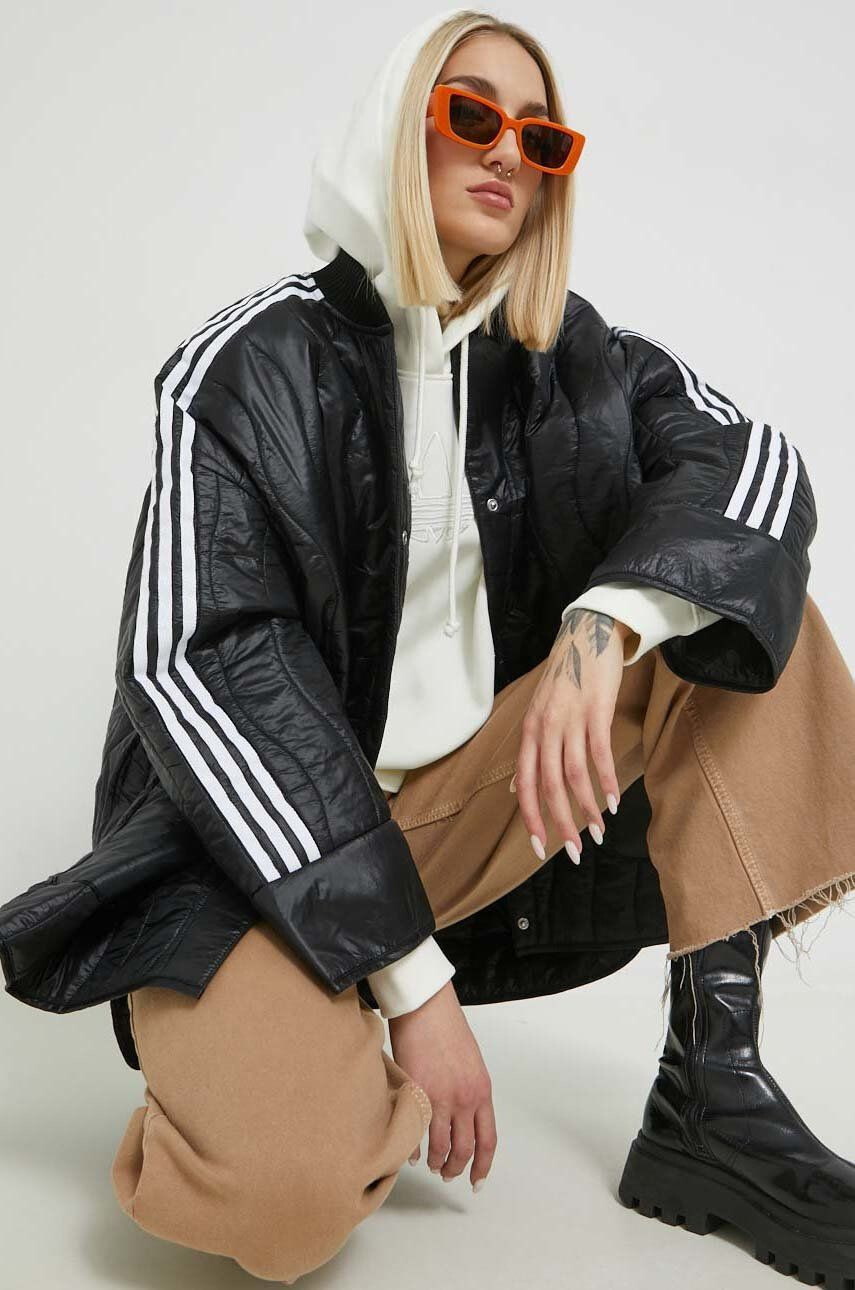 adidas Originals Mikina dámská bílá barva s kapucí s aplikací - Pepit.cz