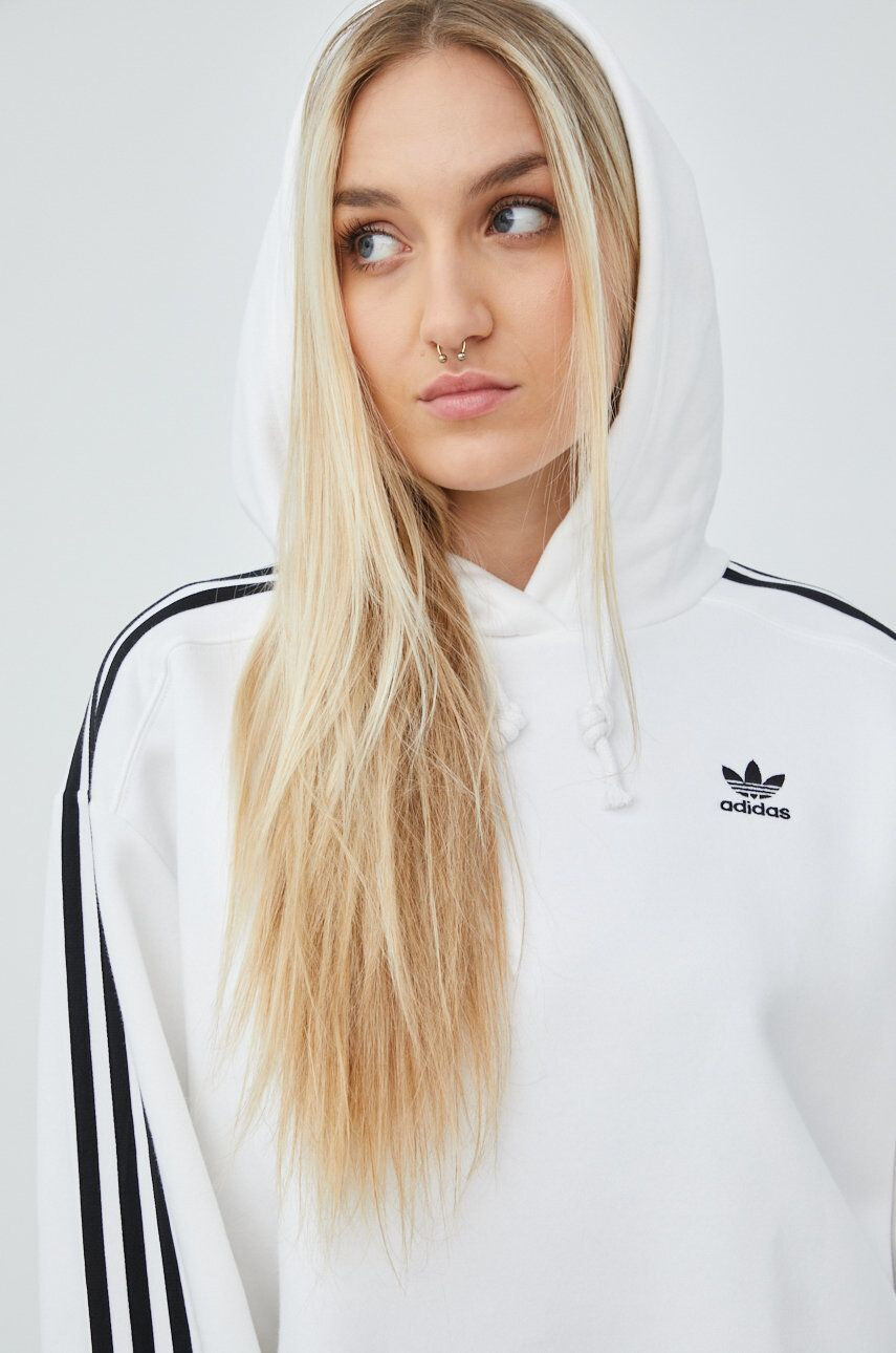 adidas Originals Mikina HN5884 dámská bílá barva s aplikací HN5884-WHITE - Pepit.cz