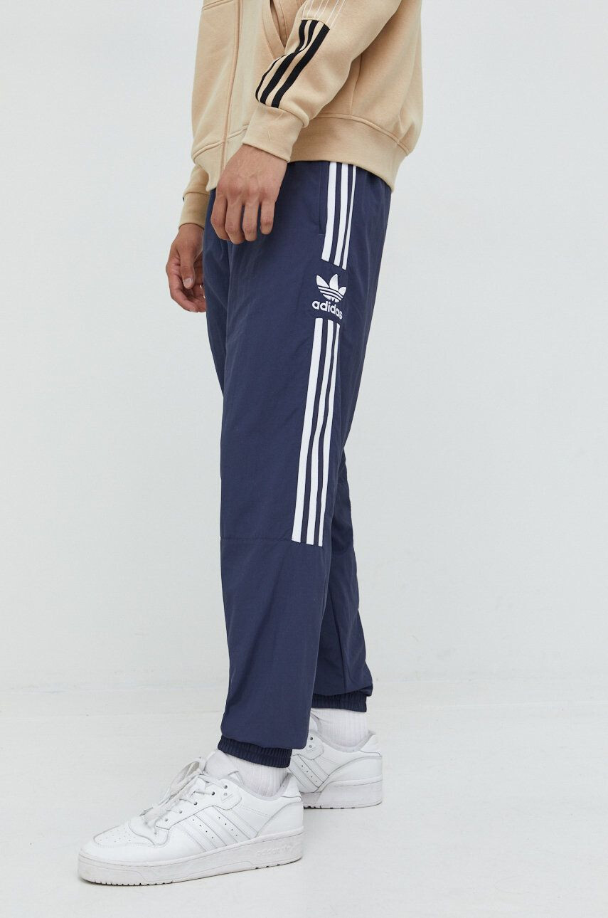 adidas Originals Tepláky Adicolor pánské tmavomodrá barva s aplikací - Pepit.cz