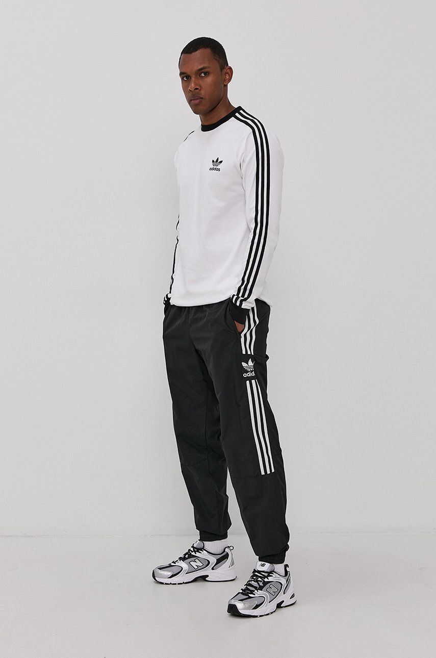 adidas Originals Tričko s dlouhým rukávem GN3477 pánské bílá barva hladké GN3477-WHITE - Pepit.cz