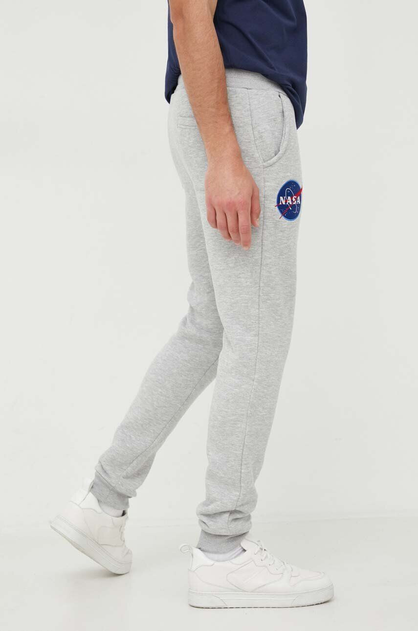 Alpha Industries Tepláky NASA Cargo Sweat Jogger šedá barva 118369.17 - Pepit.cz