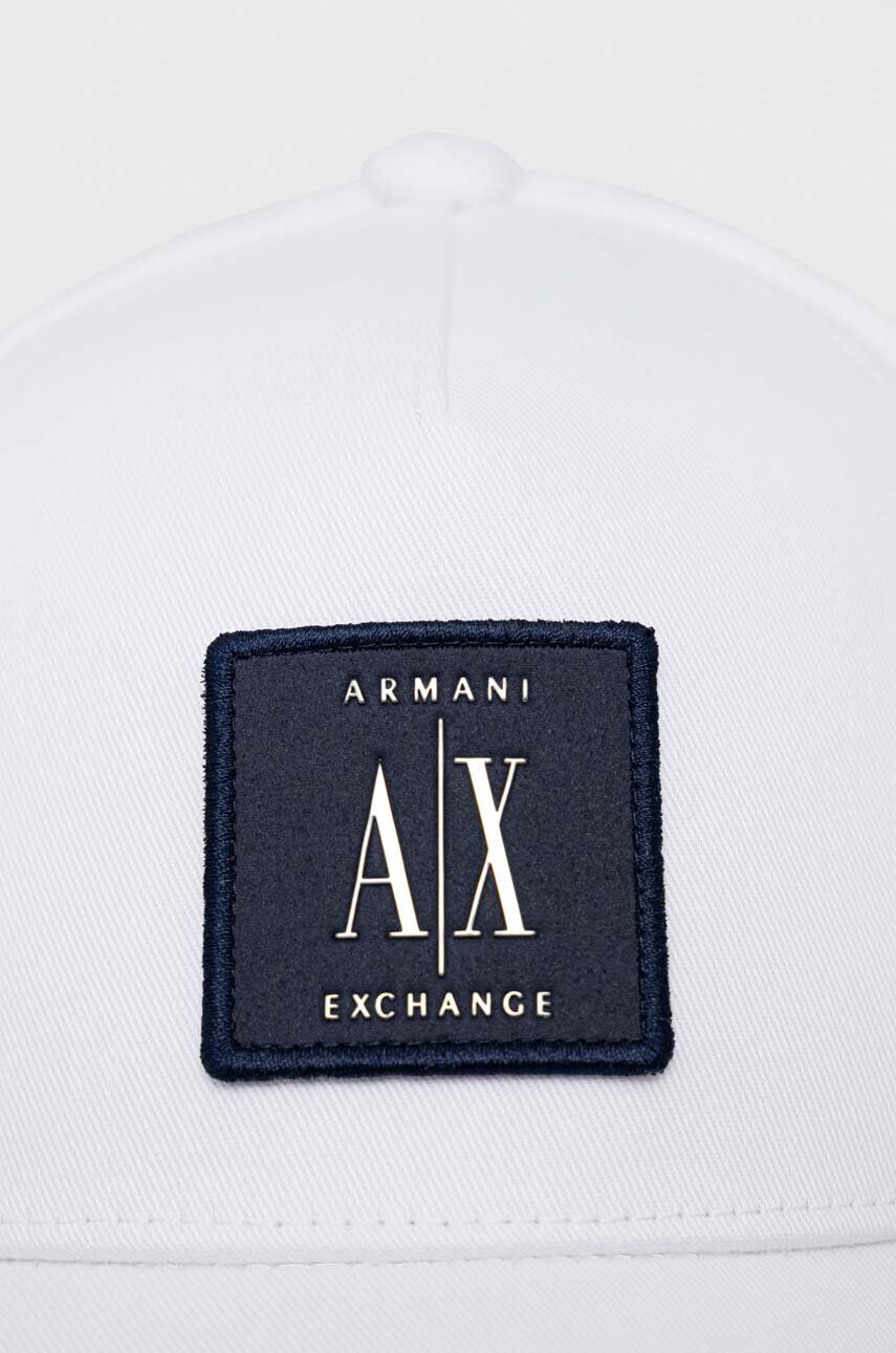 Armani Exchange Bavlněná baseballová čepice bílá barva s aplikací - Pepit.cz