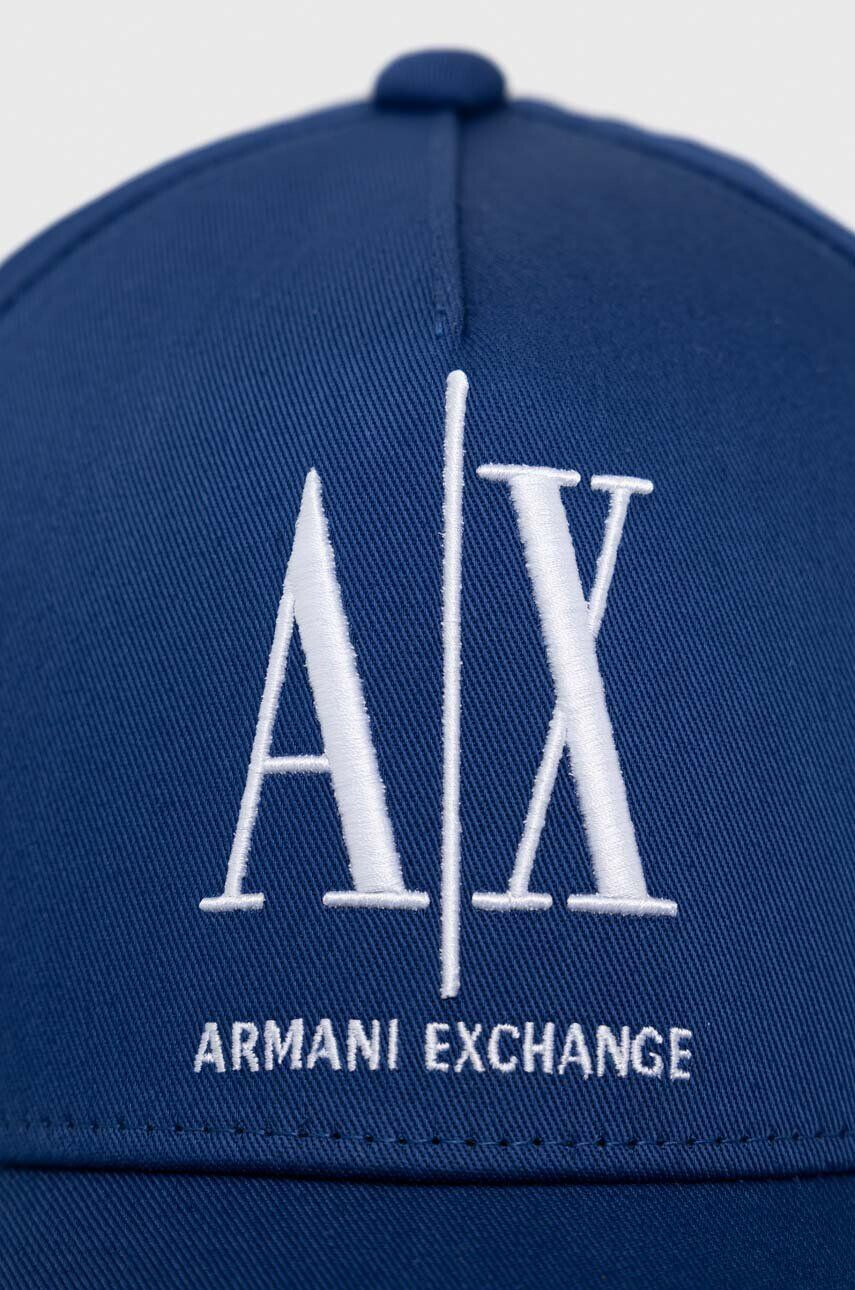 Armani Exchange Bavlněná čepice tmavomodrá barva s aplikací - Pepit.cz