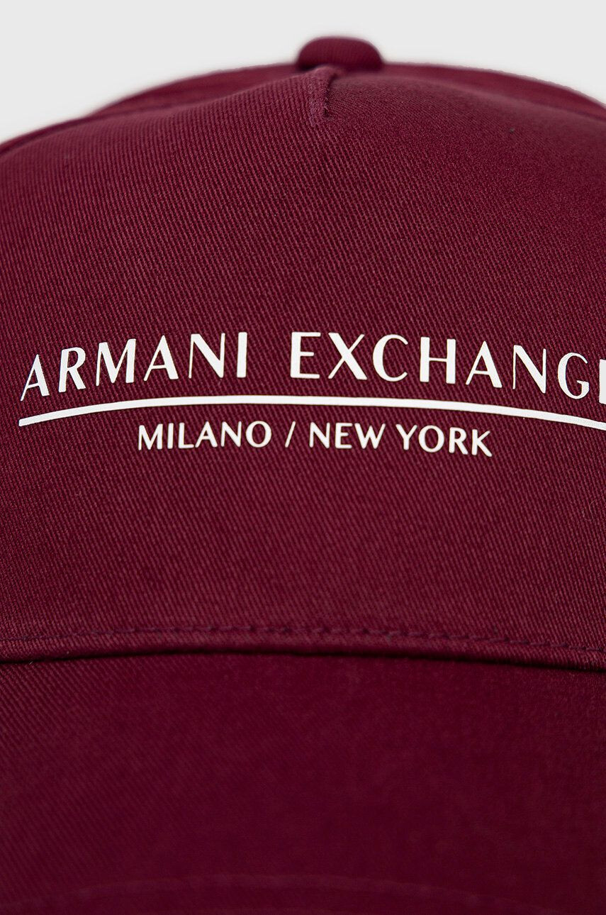 Armani Exchange Bavlněná čepice vínová barva s potiskem - Pepit.cz