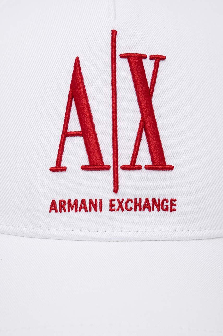 Armani Exchange Bavlněná čepice bílá barva s aplikací - Pepit.cz