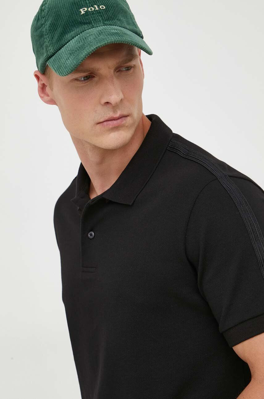 Armani Exchange Bavlněné polo tričko černá barva s aplikací - Pepit.cz