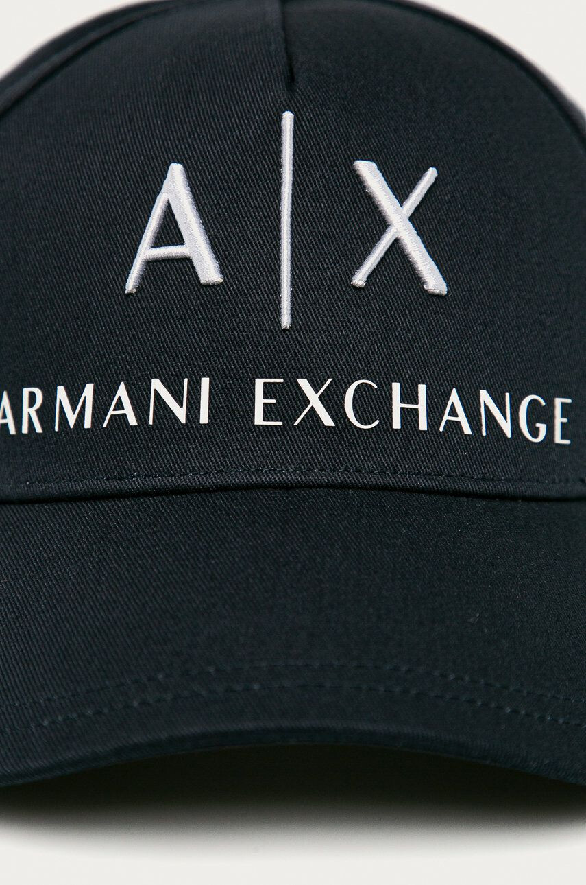 Armani Exchange Čepice tmavomodrá barva s aplikací - Pepit.cz