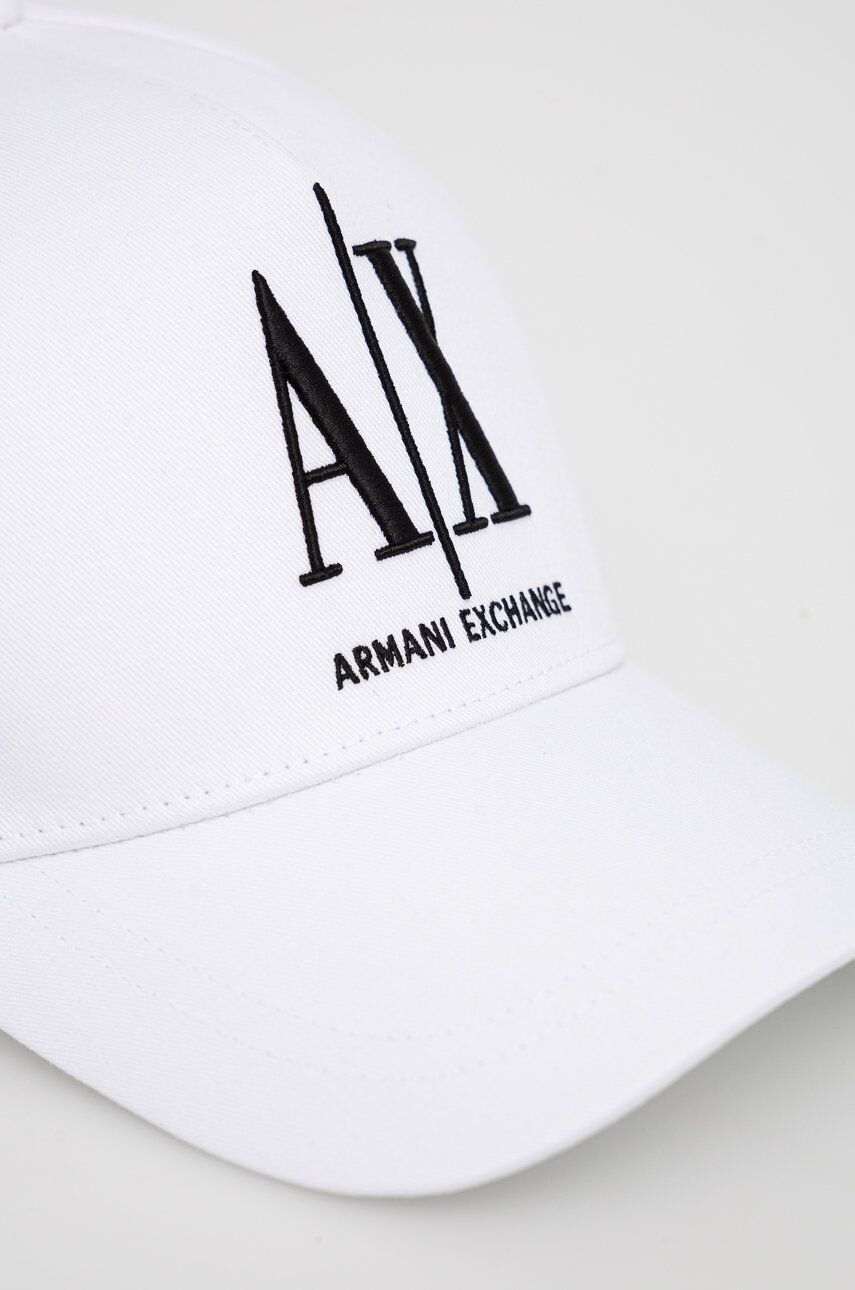 Armani Exchange Čepice bílá barva s aplikací - Pepit.cz