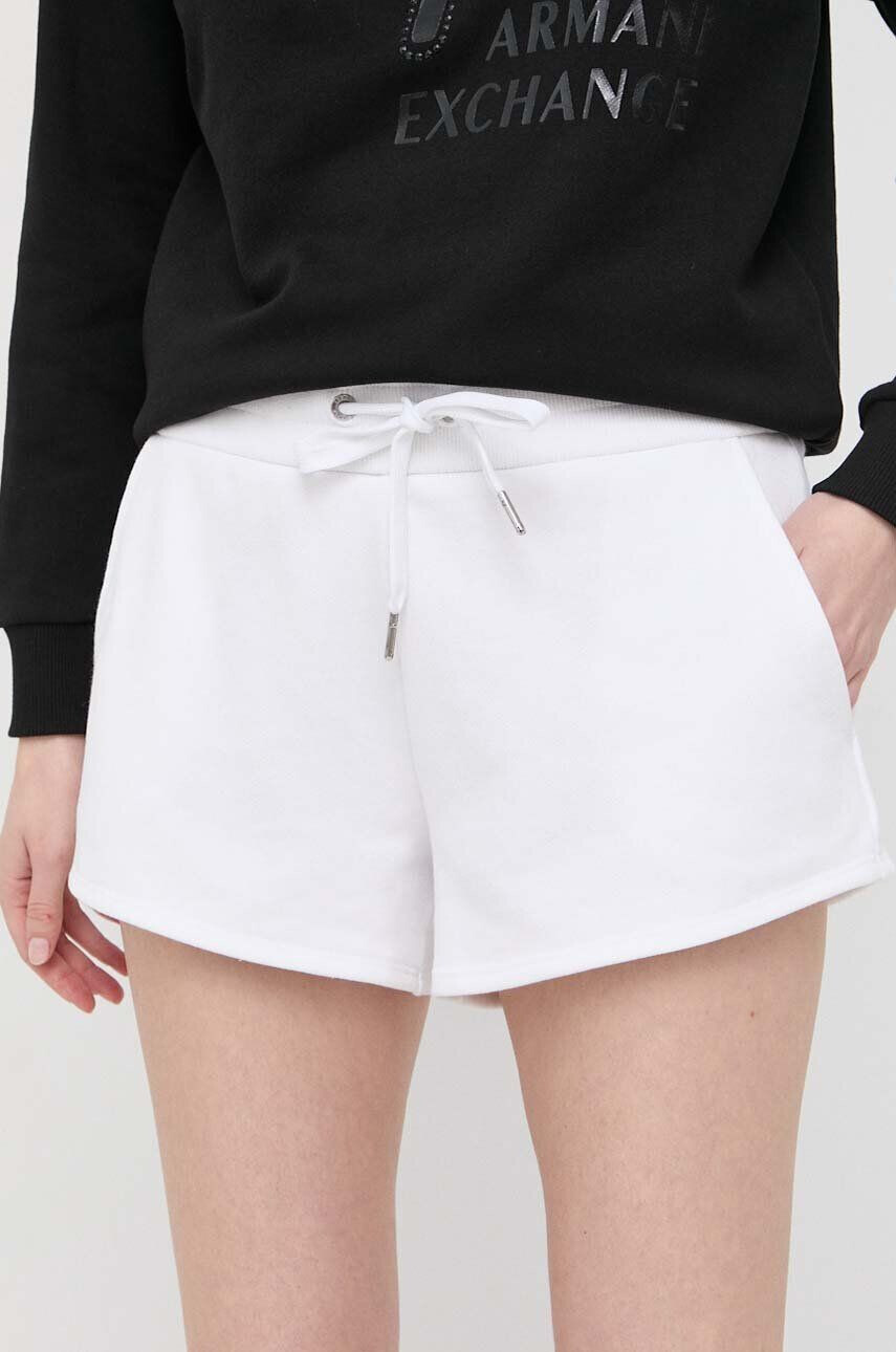 Armani Exchange Kraťasy dámské bílá barva hladké high waist - Pepit.cz