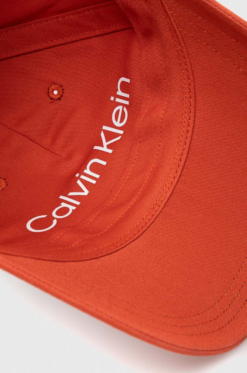 Calvin Klein Bavlněná baseballová čepice oranžová barva s aplikací - Pepit.cz