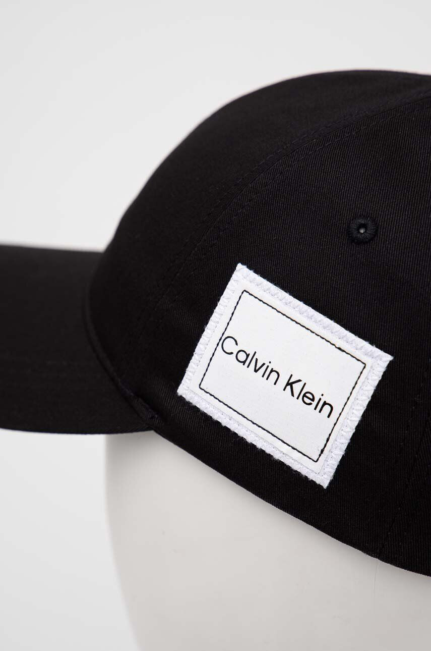 Calvin Klein Bavlněná baseballová čepice černá barva s aplikací - Pepit.cz