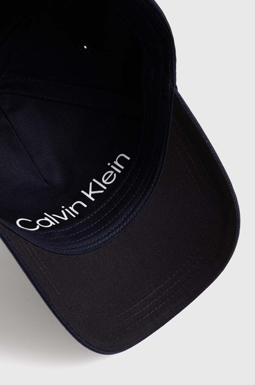 Calvin Klein Bavlněná baseballová čepice tmavomodrá barva s aplikací - Pepit.cz