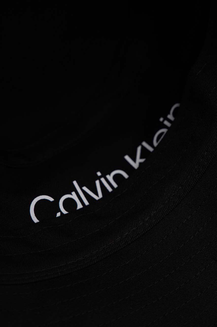 Calvin Klein Bavlněná čepice černá barva - Pepit.cz