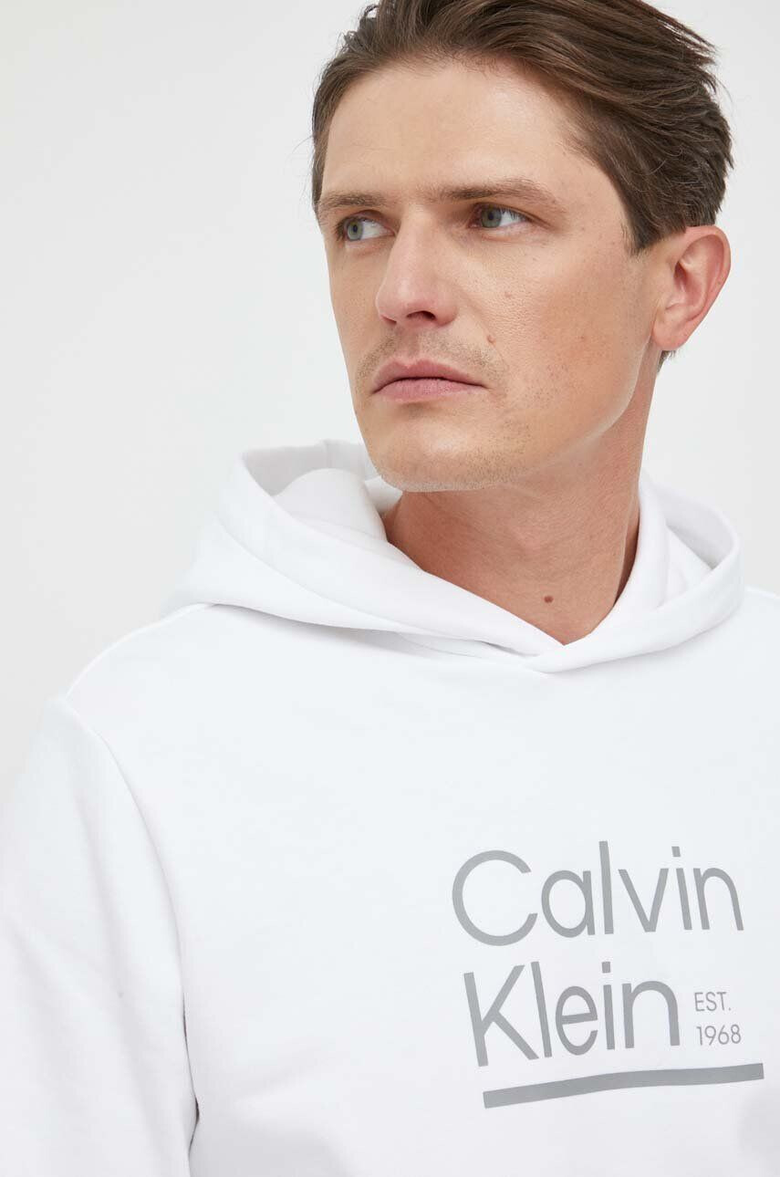 Calvin Klein Bavlněná mikina pánská bílá barva s kapucí s potiskem - Pepit.cz