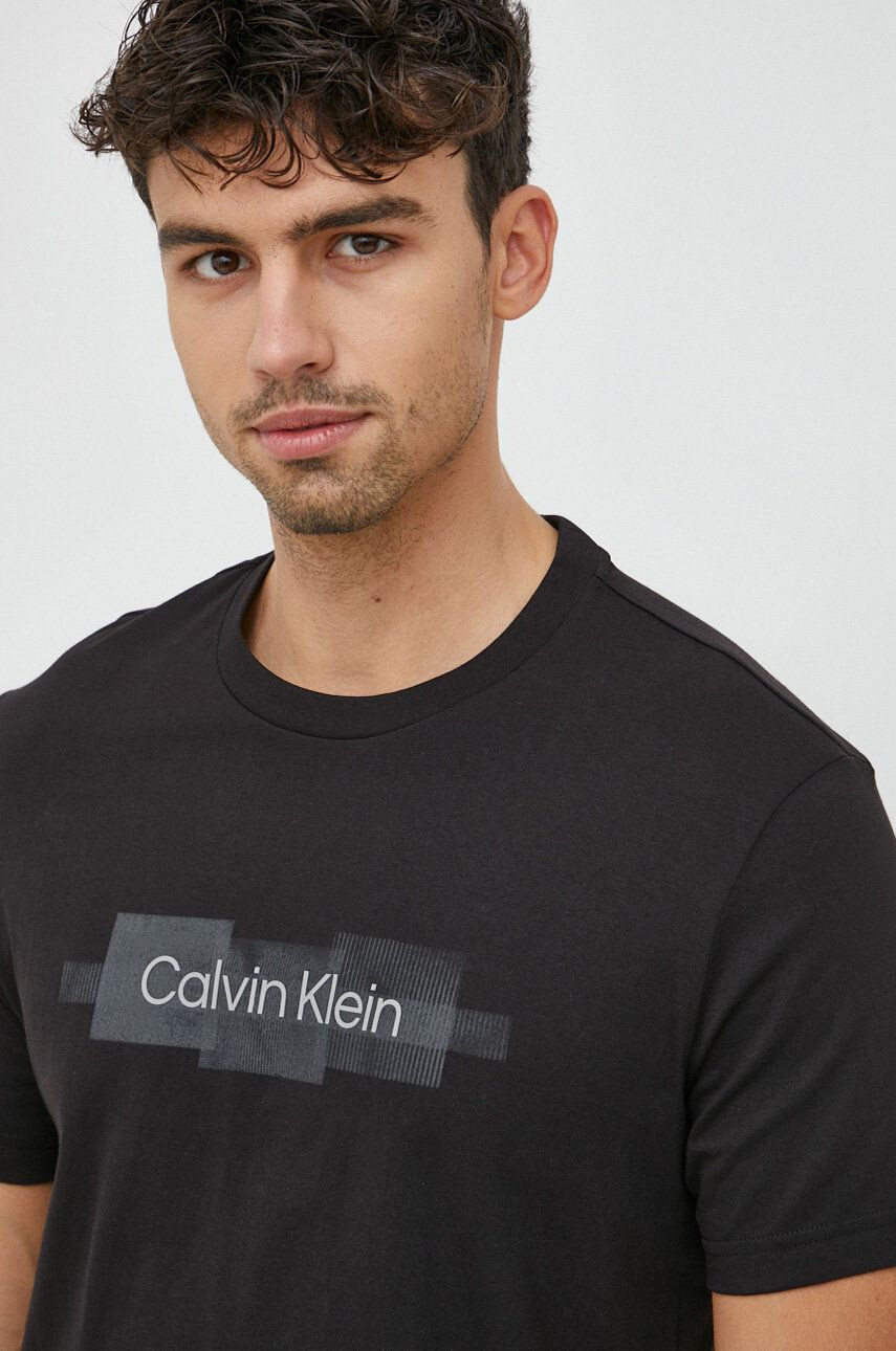 Calvin Klein Bavlněné tričko černá barva s potiskem - Pepit.cz