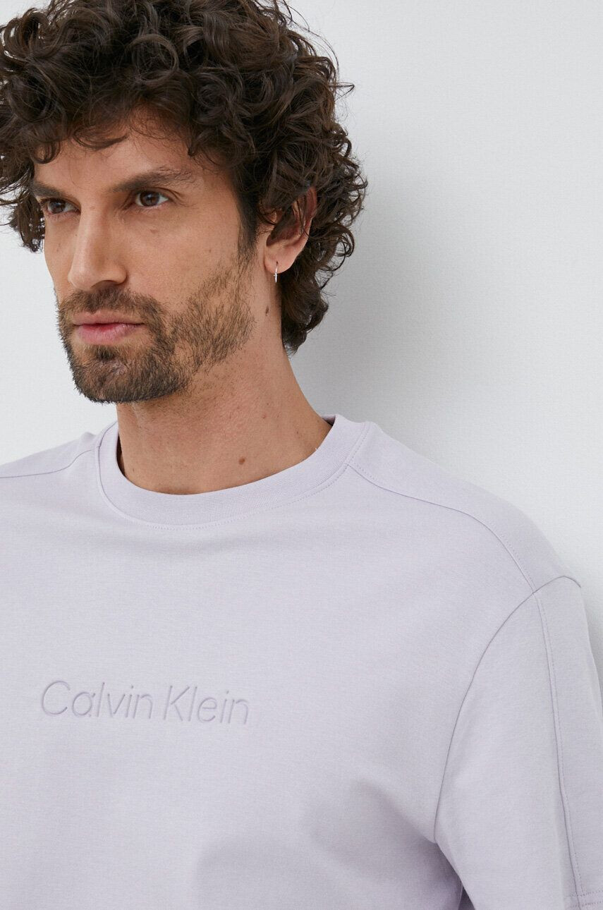 Calvin Klein Bavlněné tričko šedá barva s aplikací - Pepit.cz