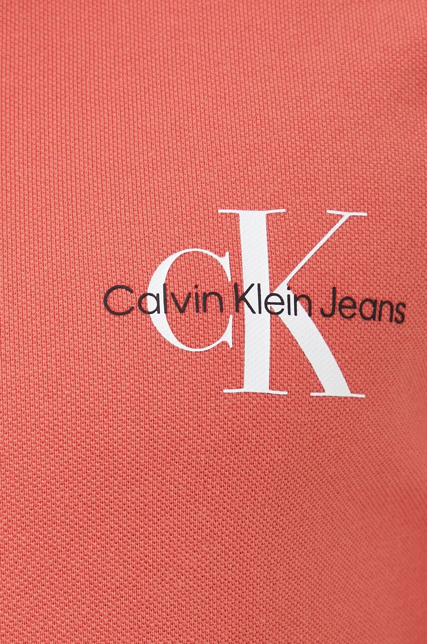 Calvin Klein Jeans Bavlněné polo tričko oranžová barva s potiskem - Pepit.cz