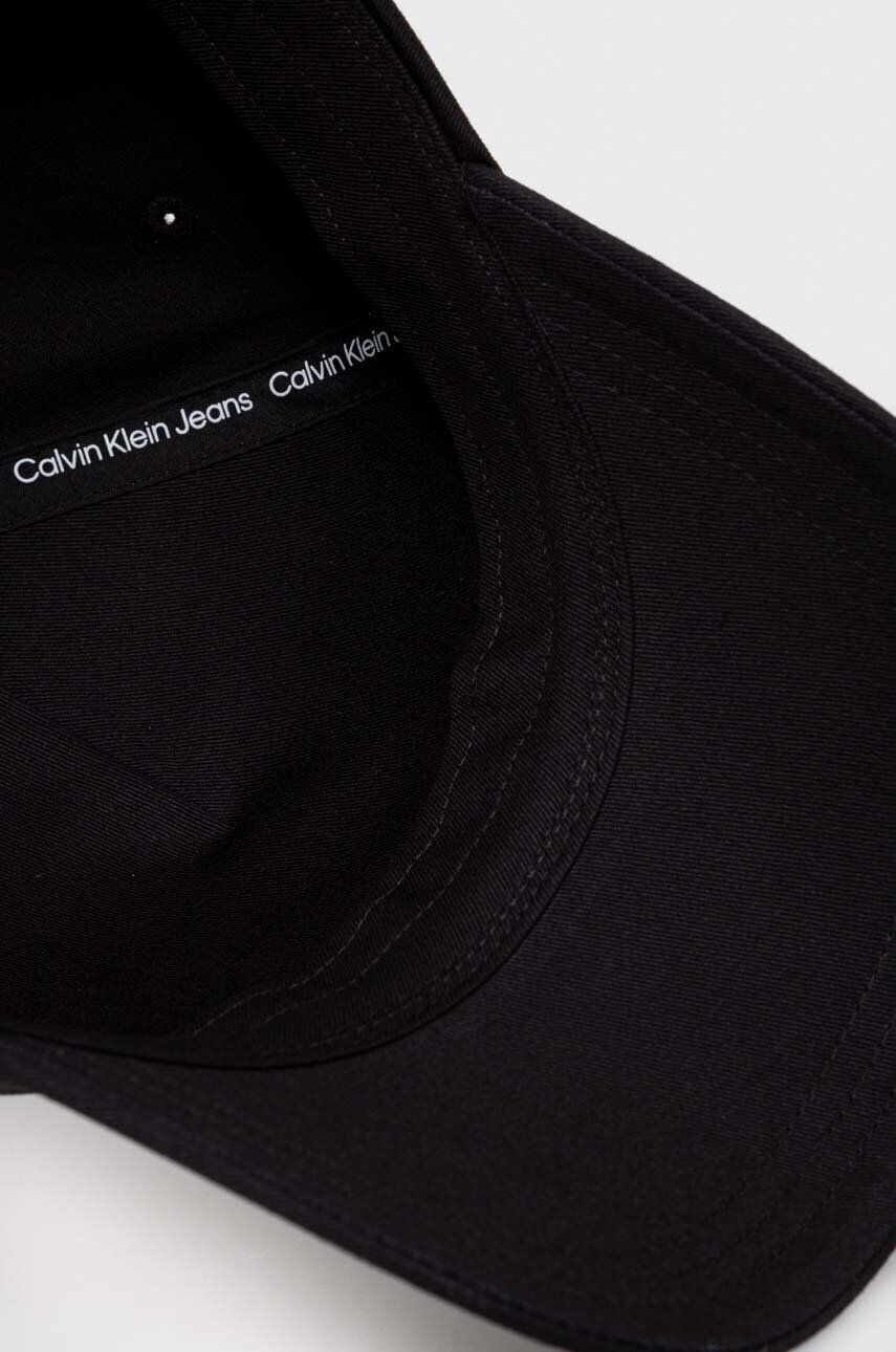 Calvin Klein Jeans Bavlněná baseballová čepice černá barva s aplikací - Pepit.cz