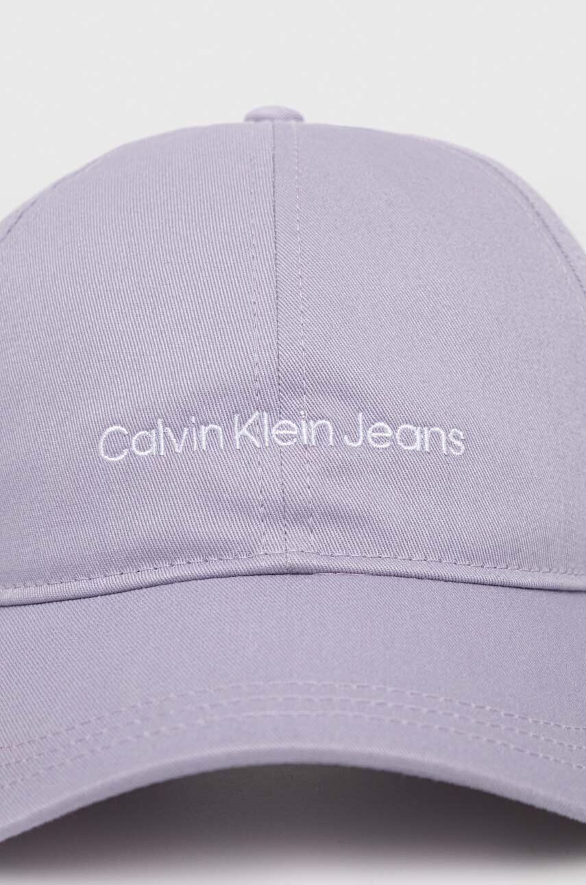 Calvin Klein Jeans Bavlněná baseballová čepice fialová barva - Pepit.cz